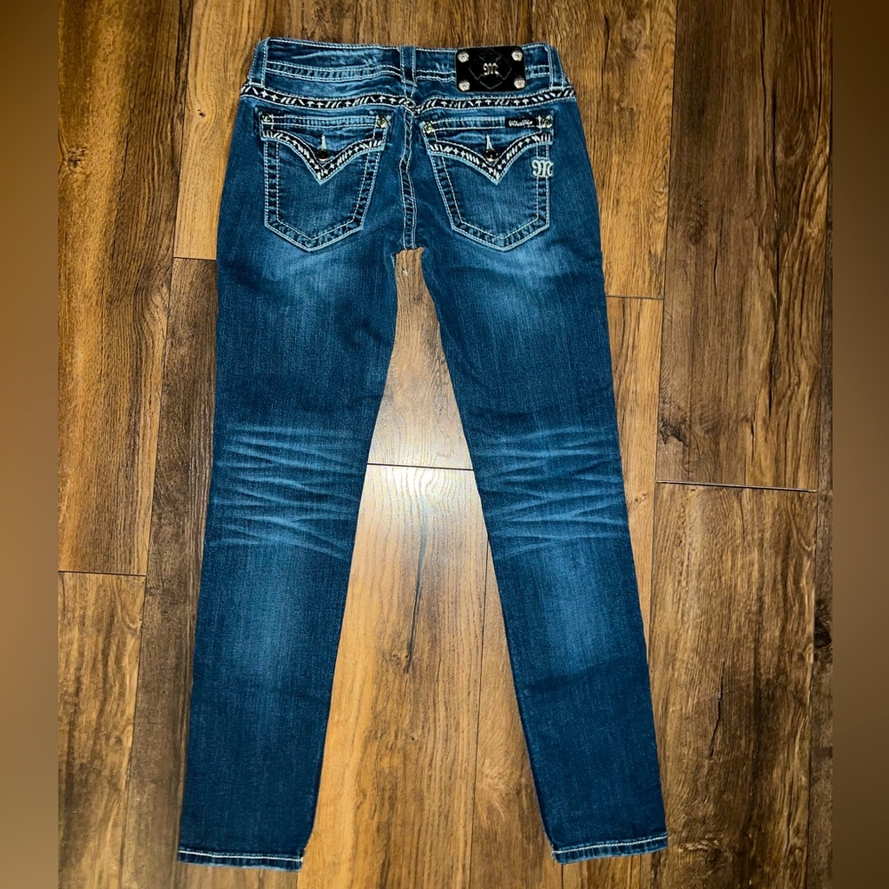Women’s Miss Me Size 28 x 30 Ankle Skinny Thick Stitch Design Jeans.
